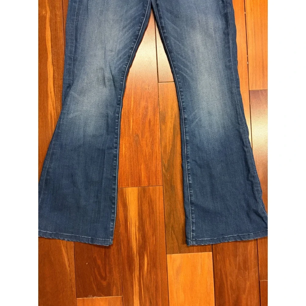 Mother The Weekender Fray Mid Rise Flare Jeans Tongue and Chic Denim Size 28 - Picture 8 of 10